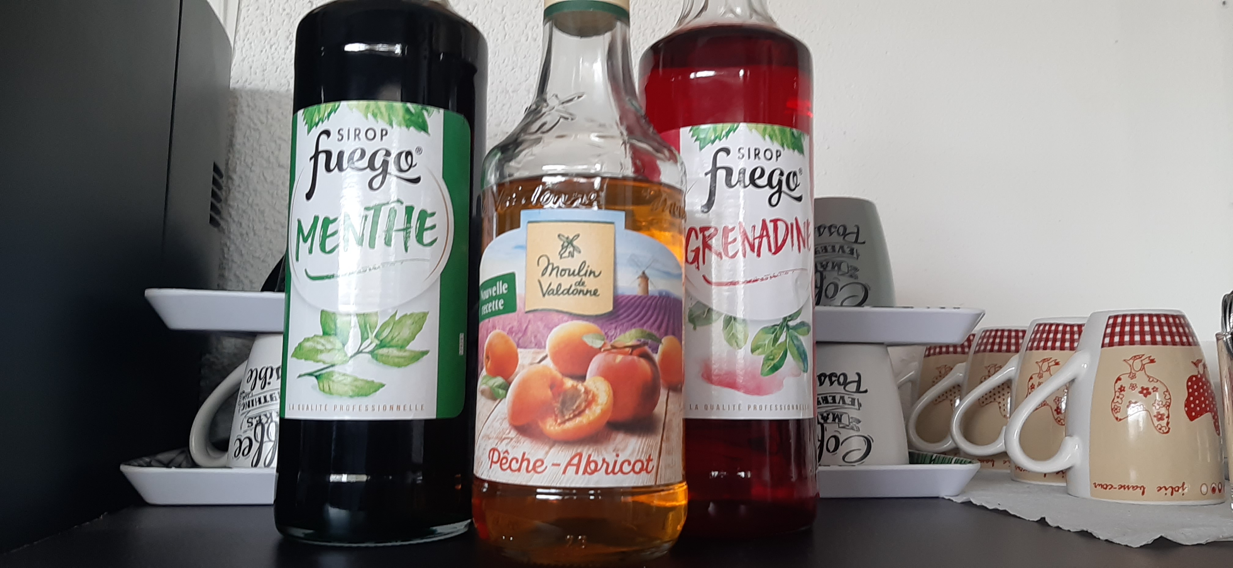 Photo des bouteilles de Sirop de Menthe Grenadine et Pêche